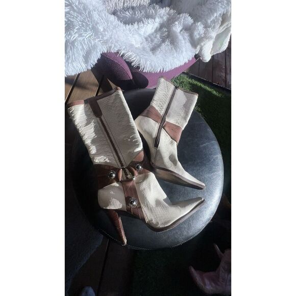 Schutz Womens Ivory With Brown leather Riding Boots Strap Buckle Boot SZ 7 B - Picture 3 of 16